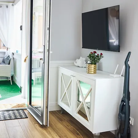 아파트 Mielnova Adults Only Jacuzzi & Sauna 미엘노