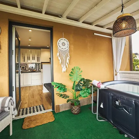 아파트 Mielnova Adults Only Jacuzzi & Sauna 미엘노